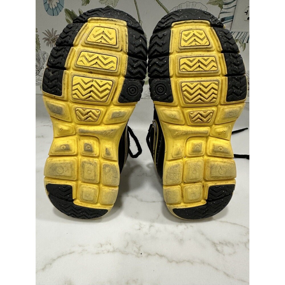 NIKE Kids ENDURANCE TRAINER Lace Sneakers Tennis Shoes Black Yellow Size 11.5 - Picture 6 of 7
